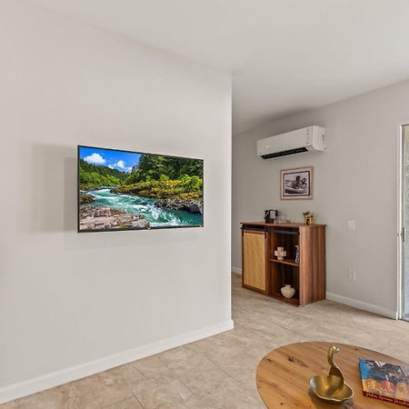 Casa Oliver Hotel & Resort - A Men'S Clothing Optional Resort In Palm Springs Bagian luar foto
