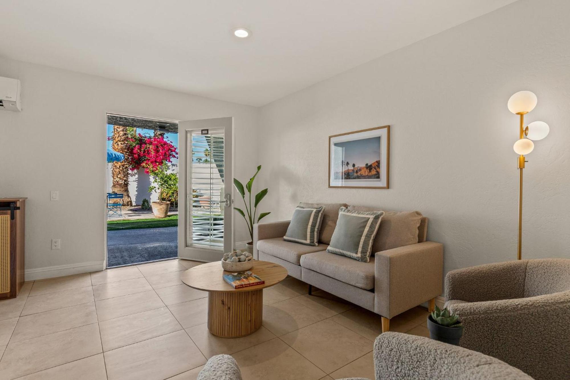 Casa Oliver Hotel & Resort - A Men'S Clothing Optional Resort In Palm Springs Bagian luar foto
