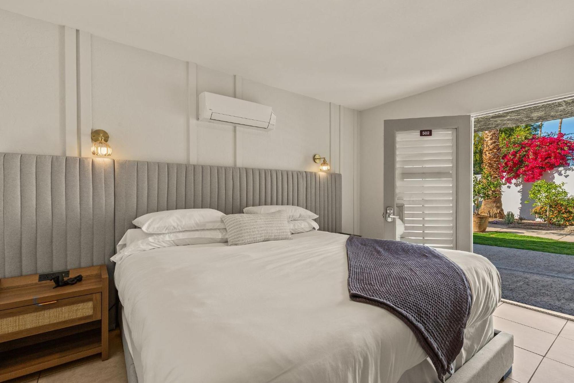 Casa Oliver Hotel & Resort - A Men'S Clothing Optional Resort In Palm Springs Bagian luar foto