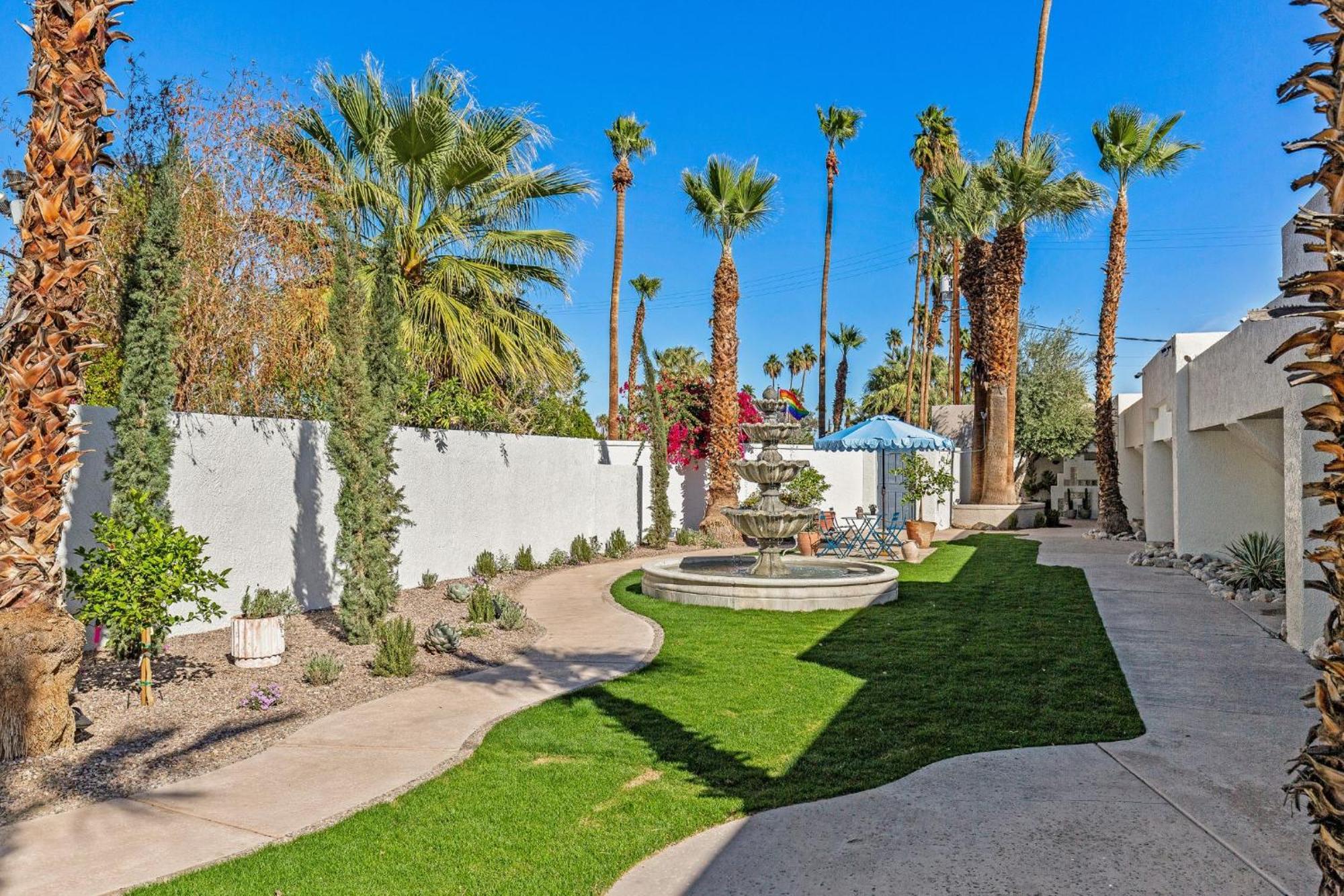 Casa Oliver Hotel & Resort - A Men'S Clothing Optional Resort In Palm Springs Bagian luar foto