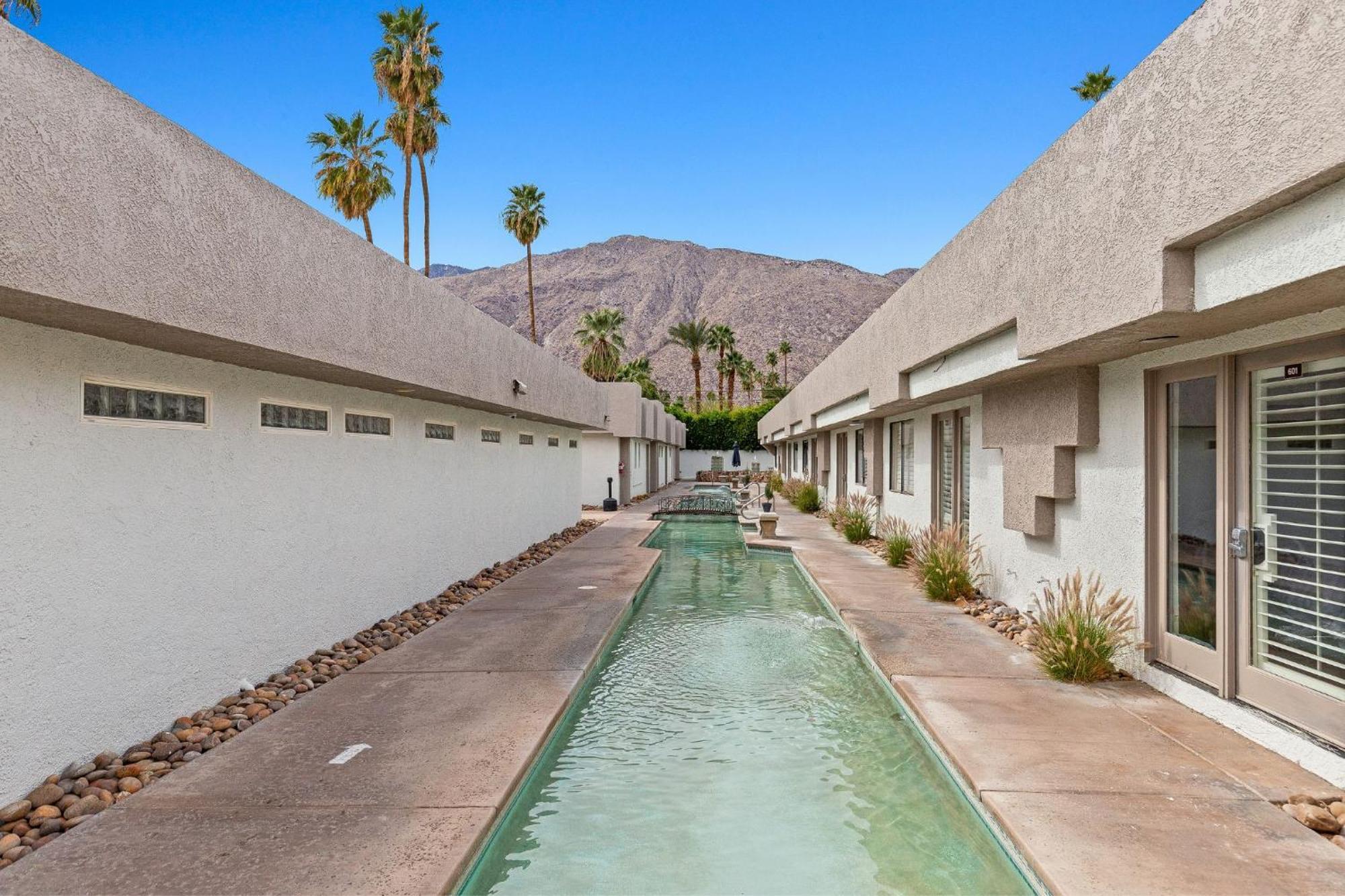 Casa Oliver Hotel & Resort - A Men'S Clothing Optional Resort In Palm Springs Bagian luar foto