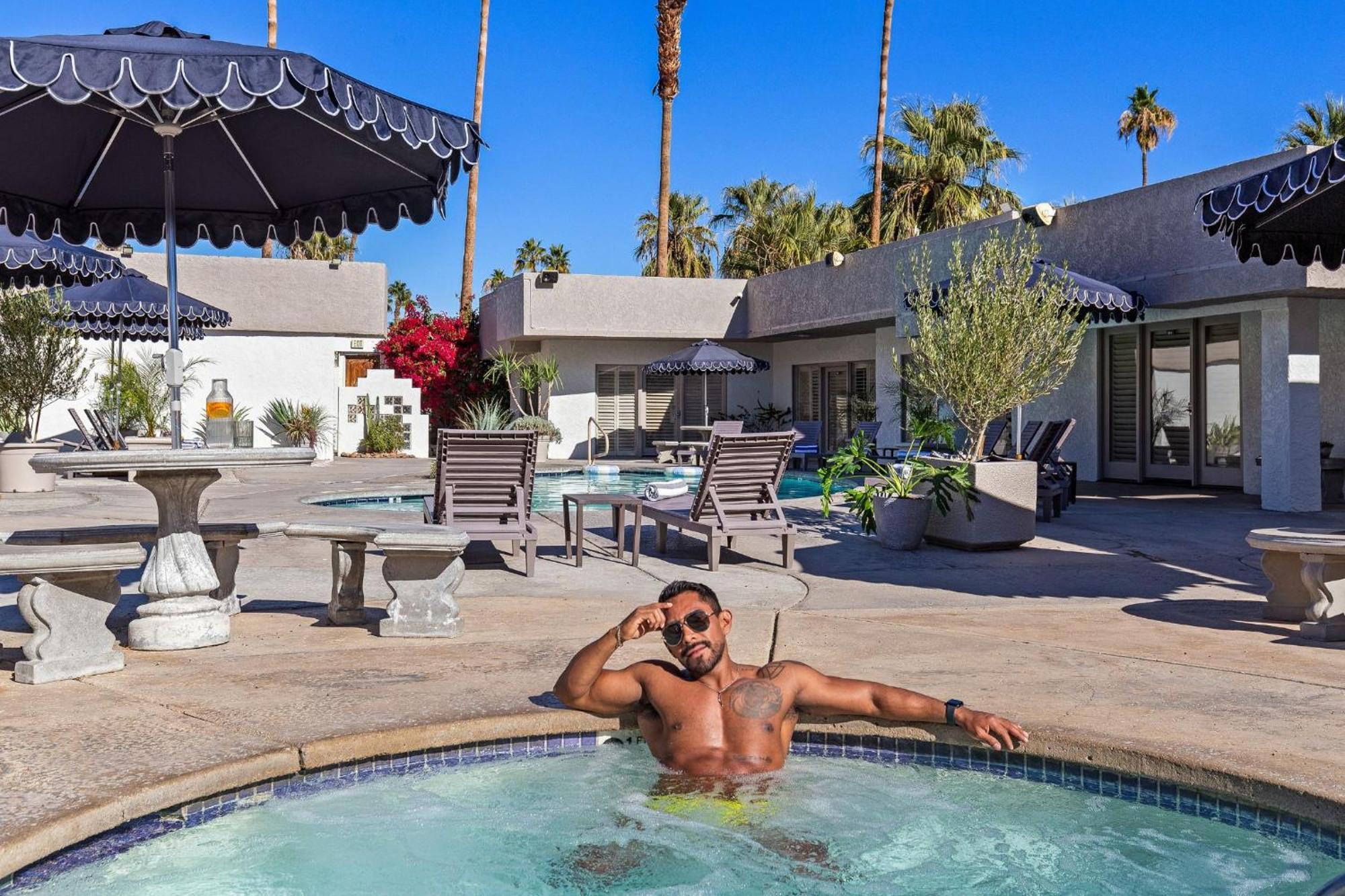 Casa Oliver Hotel & Resort - A Men'S Clothing Optional Resort In Palm Springs Bagian luar foto