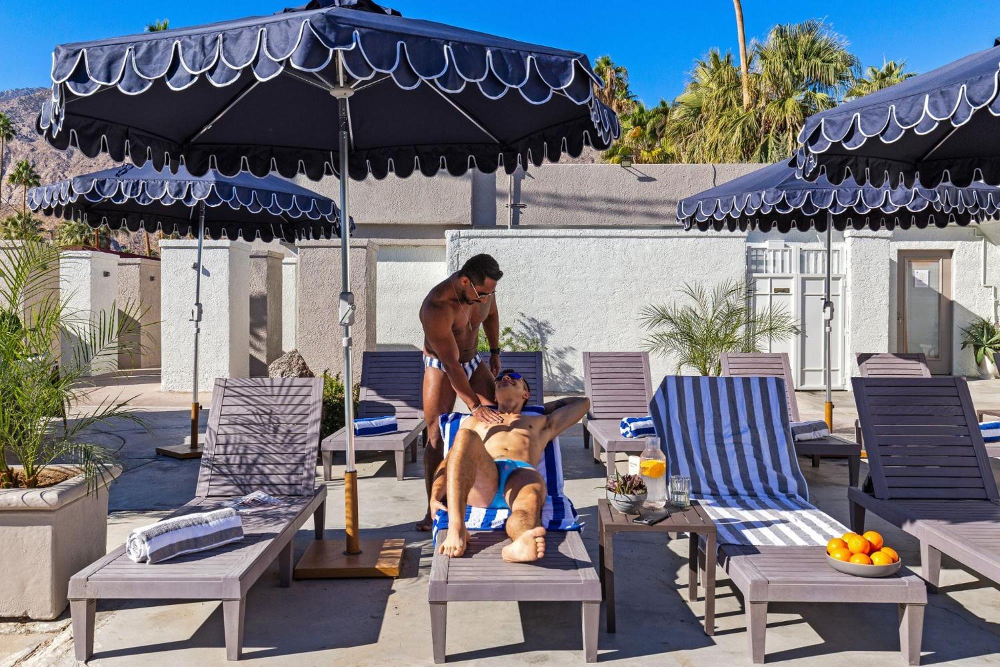 Casa Oliver Hotel & Resort - A Men'S Clothing Optional Resort In Palm Springs Bagian luar foto
