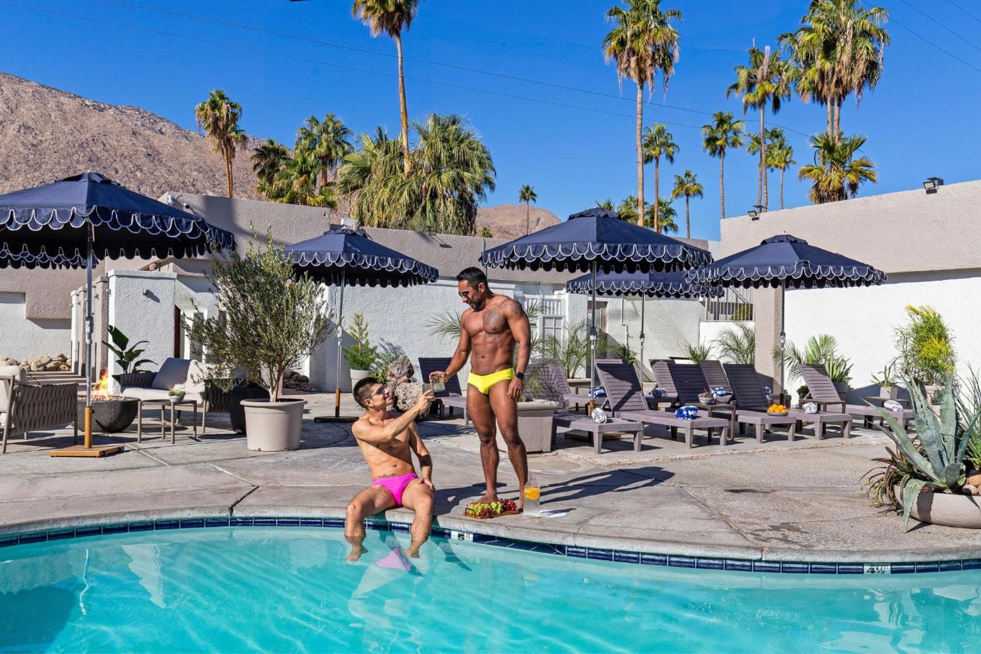 Casa Oliver Hotel & Resort - A Men'S Clothing Optional Resort In Palm Springs Bagian luar foto